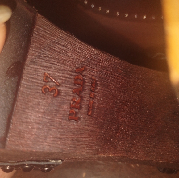 Black patent leather Prada t strap wooden pumps with semi pointed toes - Picture 9 of 15